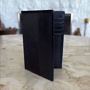 Travelon Anti-RFID Bi-Fold Leather Passport Holder Card Travel Wallet